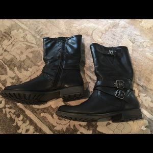 Black Boots-Bare Trap-Size 8.5 M-“Shimmer Style”